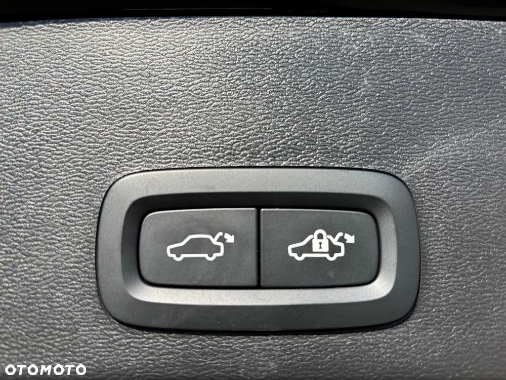 Volvo XC 40 T2 Plus Dark - 11