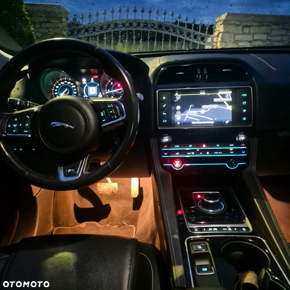 Jaguar F-Pace 20d AWD R-Sport - 7