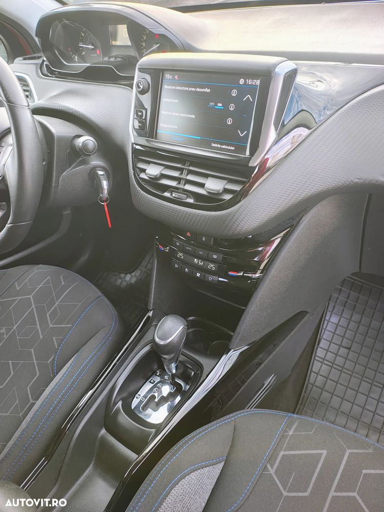 Peugeot 2008 PureTech 110 GPF Stop&Start EAT6 Style - 11