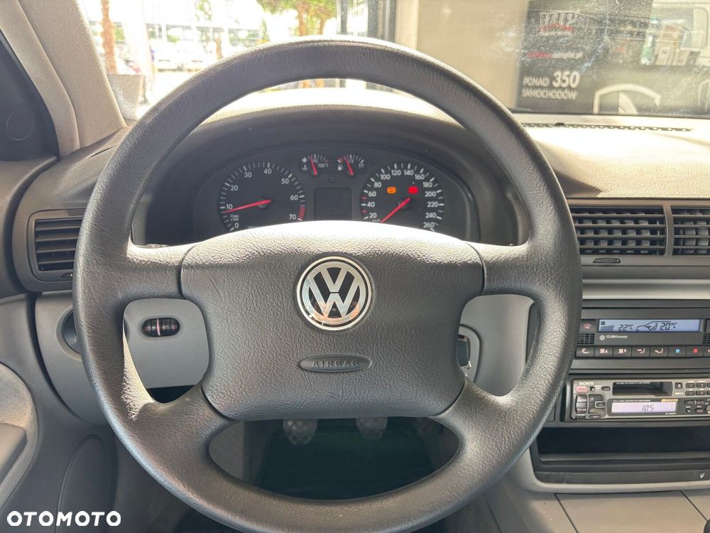 Volkswagen Passat - 15
