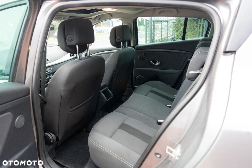 Renault Megane TCe 180 GT - 10