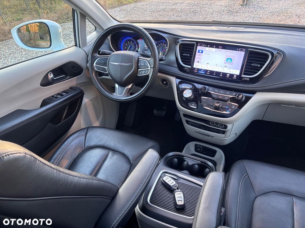 Chrysler Pacifica - 31