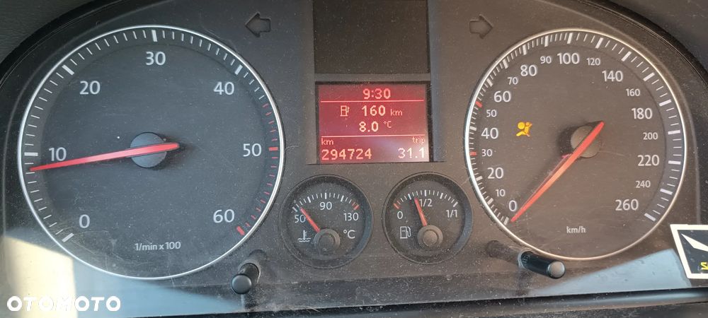 Volkswagen Touran - 36