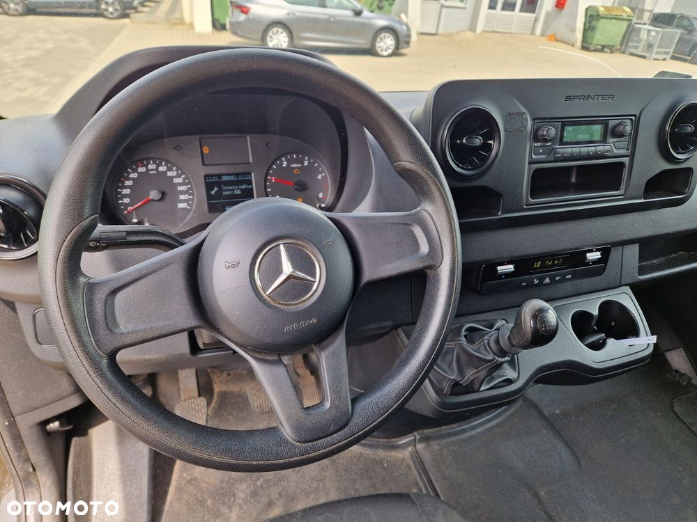 Mercedes-Benz Sprinter - 12