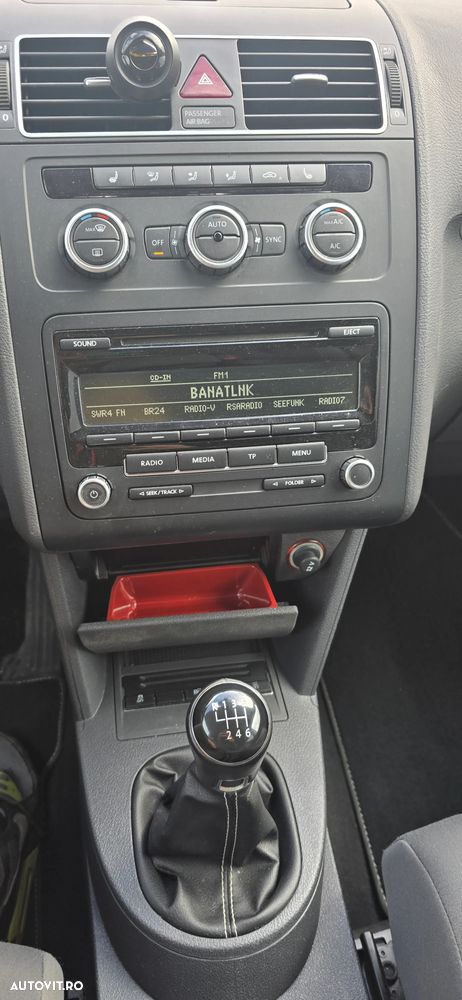 Volkswagen Touran - 12