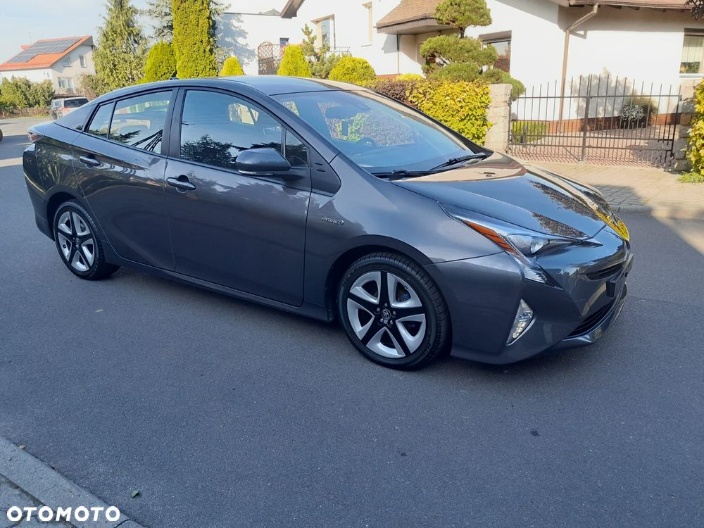Toyota Prius - 4