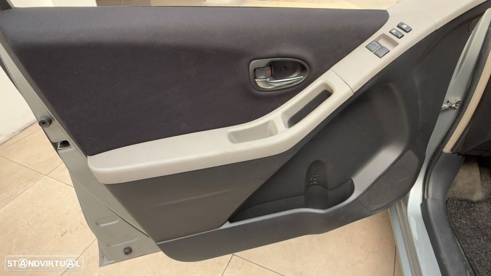 Toyota Yaris 1.4 D-4D Sol - 16