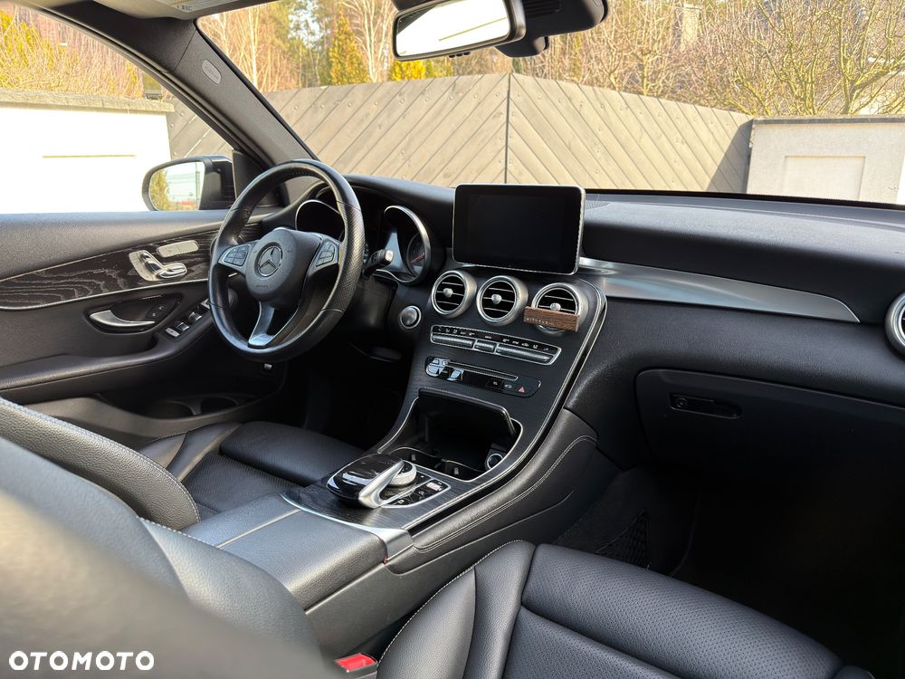 Mercedes-Benz GLC 300 4Matic 9G-TRONIC Exclusive - 9