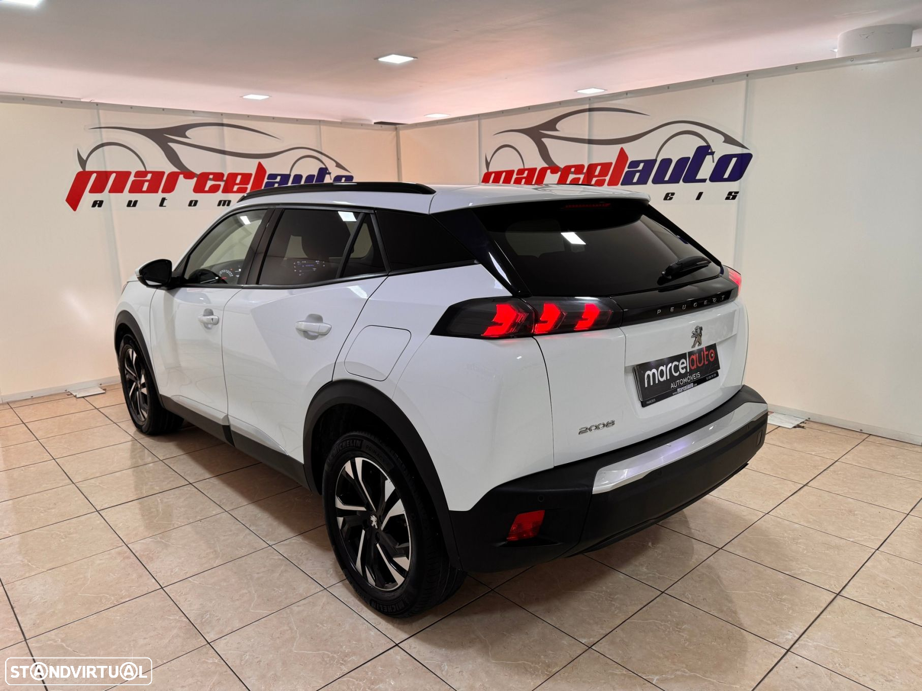 Peugeot 2008 1.2 PureTech Allure - 8