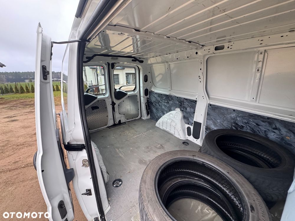 Peugeot Expert Kombi Standard 2,8t EAT8 - 23