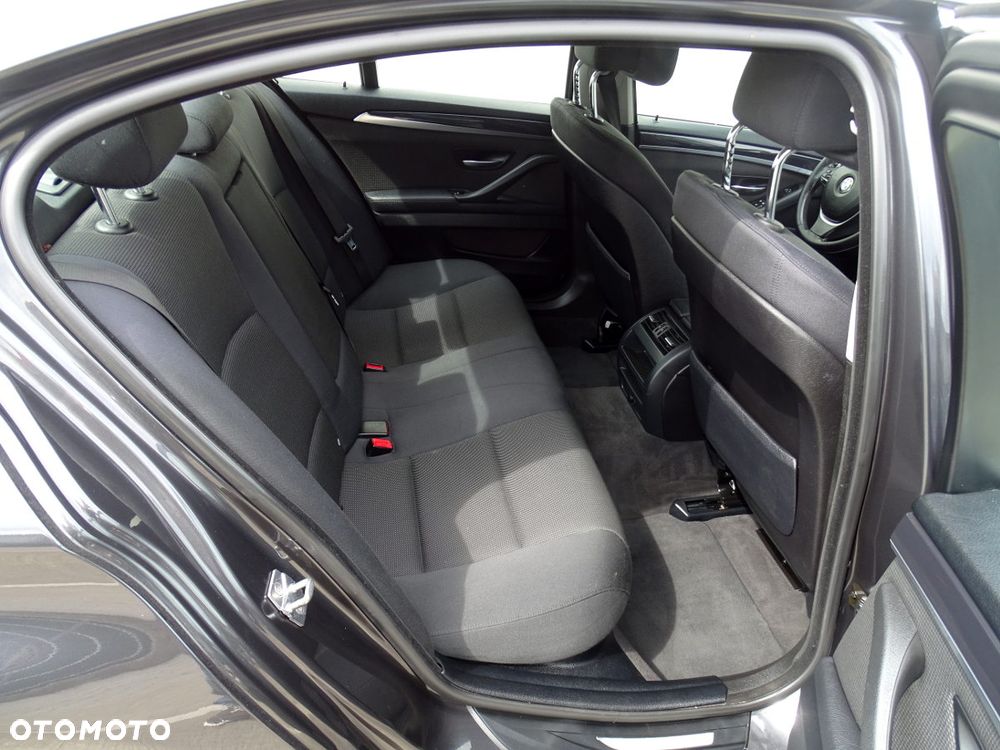 BMW Seria 5 525d - 15