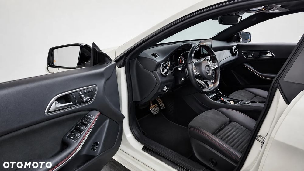 Mercedes-Benz CLA 250 4Matic 7G-DCT AMG Line - 16