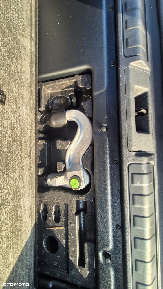 Land Rover Discovery 2.0 P300 R-Dynamic SE - 20