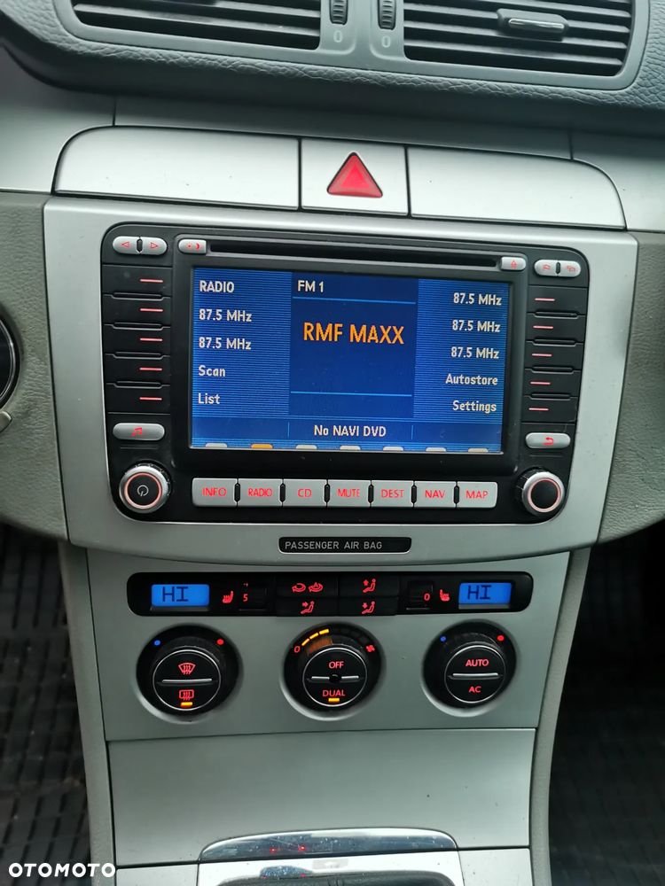 VW Passat B6 Touran Radio MFD - 1
