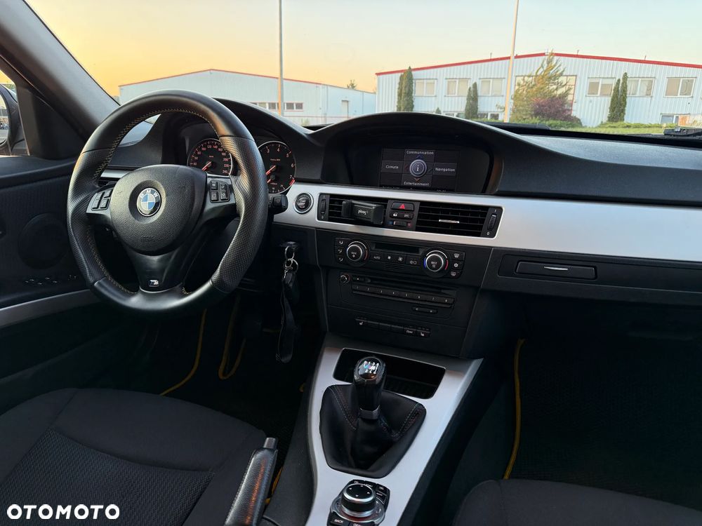 BMW Seria 3 320i - 17