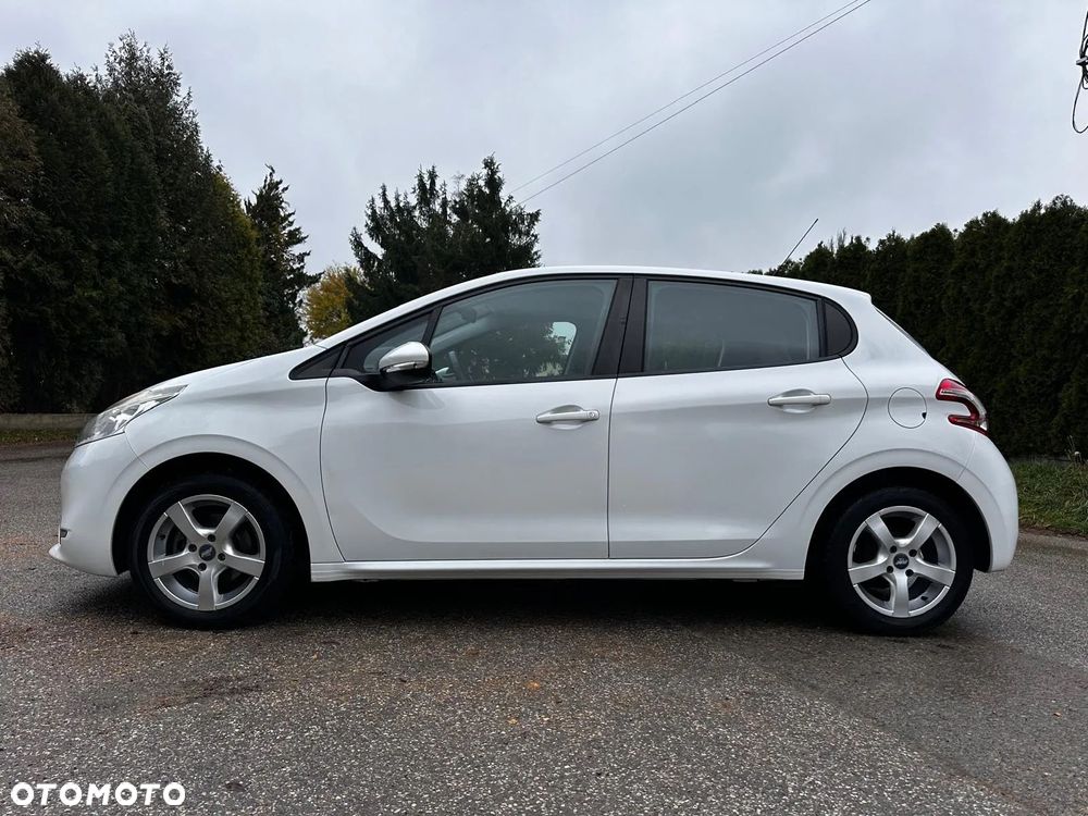 Peugeot 208 - 10