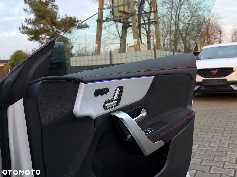 Mercedes-Benz CLA 200 7G-DCT AMG Line - 36