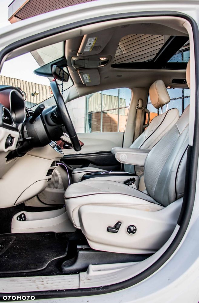 Chrysler Pacifica - 14