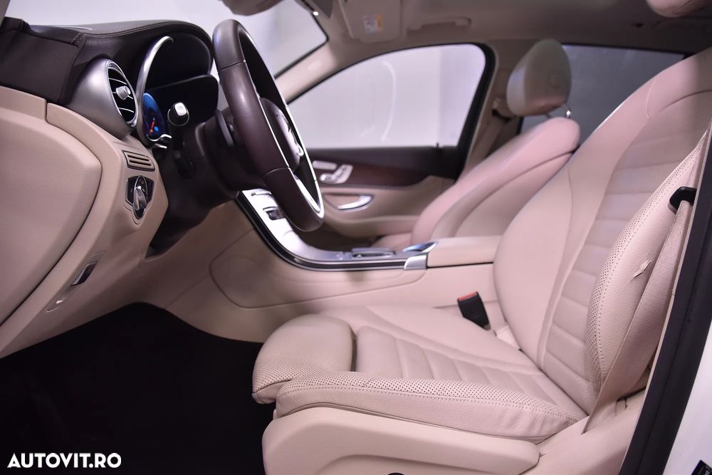 Mercedes-Benz GLC 300 e 4MATIC - 26