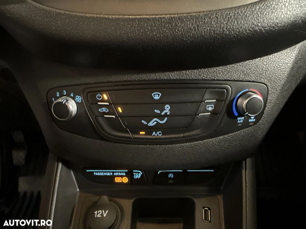 Ford TOURNEO - 18