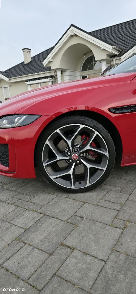Jaguar XE - 7