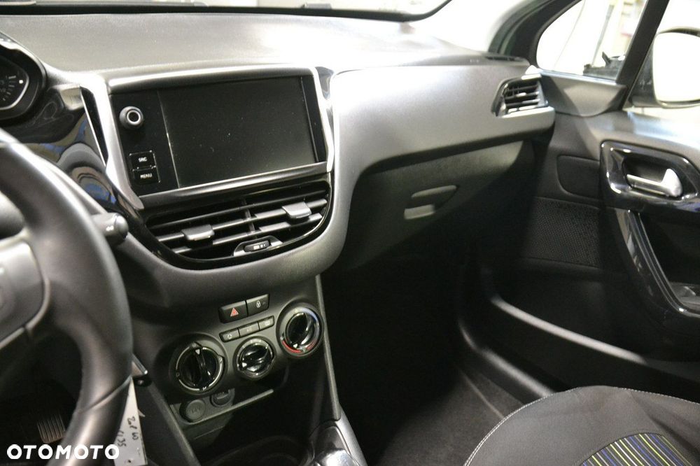 Peugeot 208 - 22