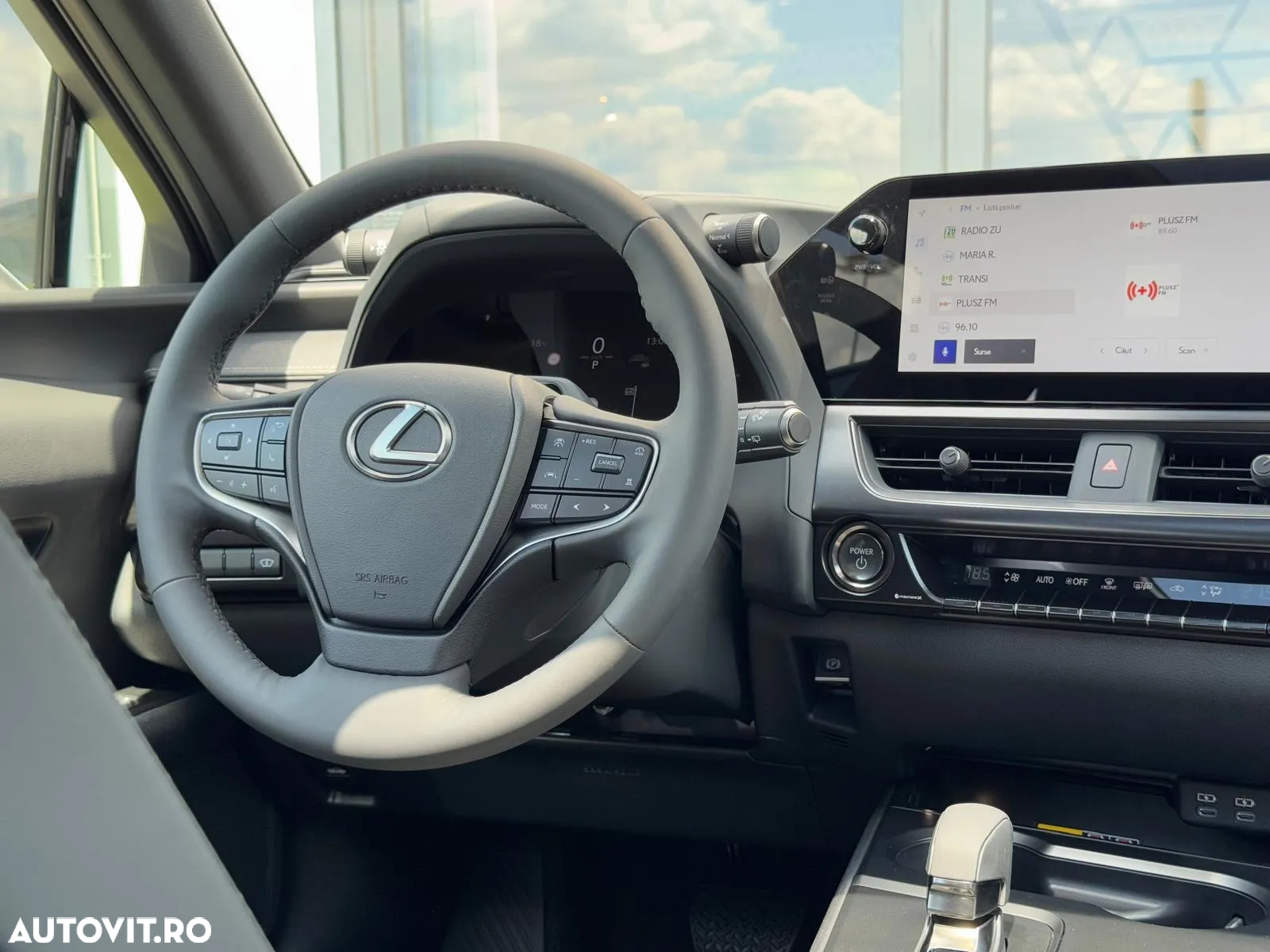 Lexus UX 300h FWD CVT HEV F Sport Design - 31