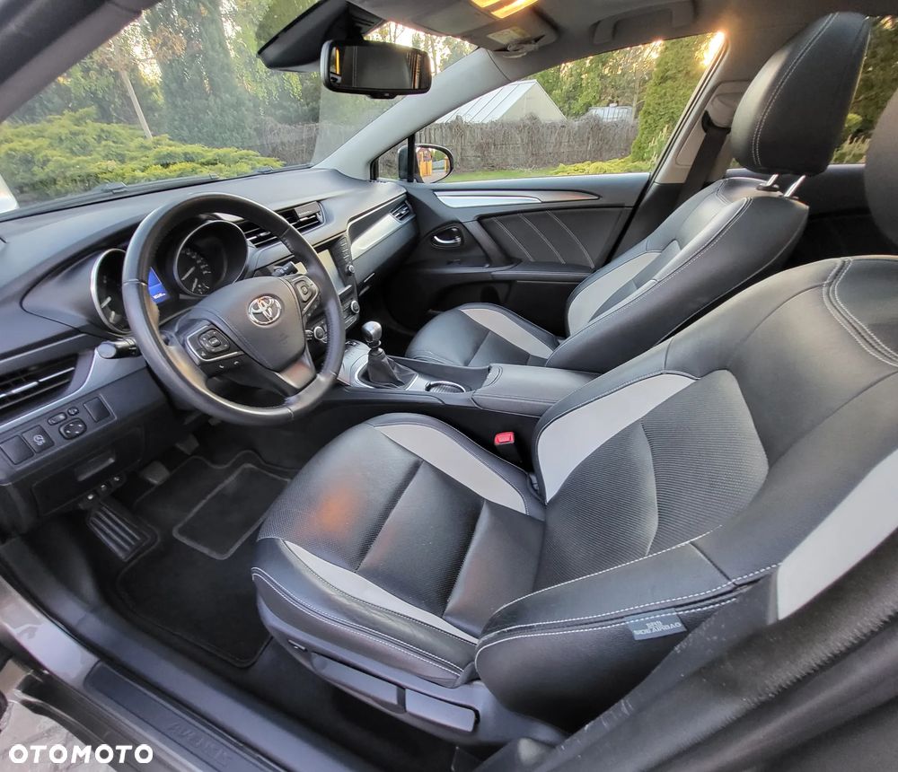 Toyota Avensis 2.0 D-4D Prestige - 8
