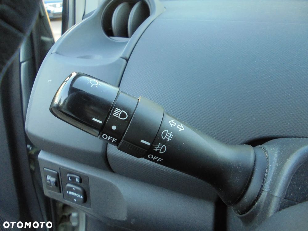 Toyota Yaris 1.3 VVT-i Travel - 27