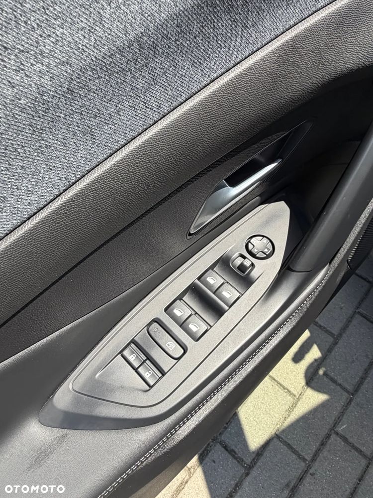 Peugeot 308 1.5 BlueHDi Allure S&S EAT8 - 11