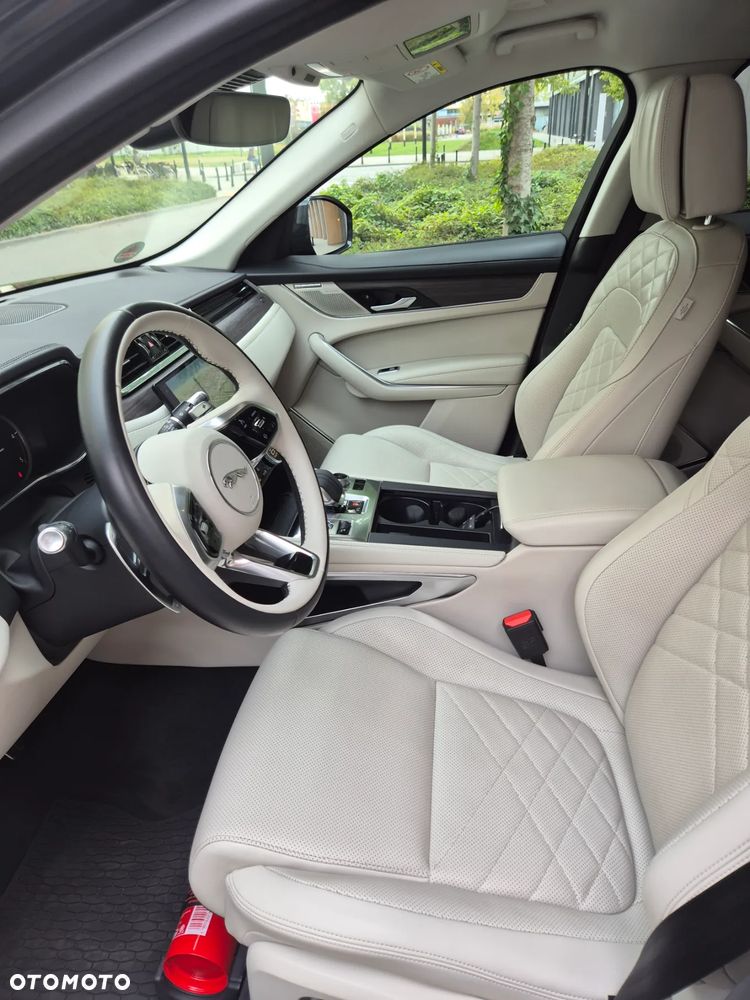 Jaguar F-Pace - 4