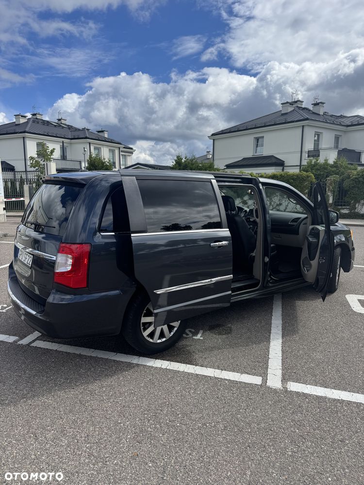 Chrysler Town & Country 3.6 Limited - 17