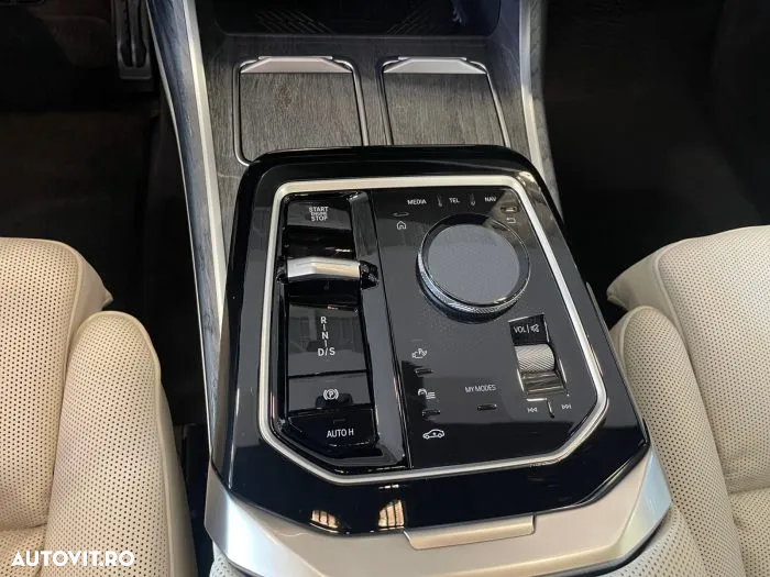 BMW Seria 7 740d xDrive MHEV - 11