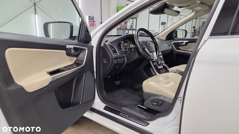 Volvo XC 60 D5 AWD Summum - 5