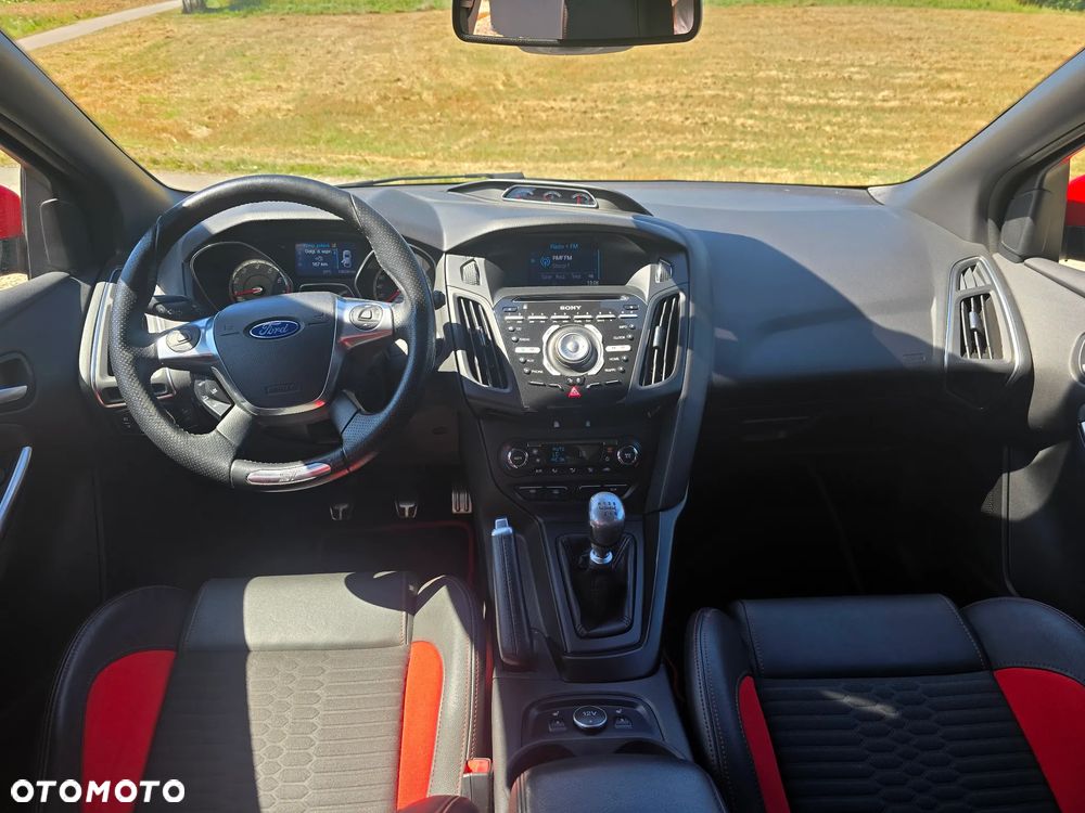Ford Focus 2.0 EcoBoost ST - 27