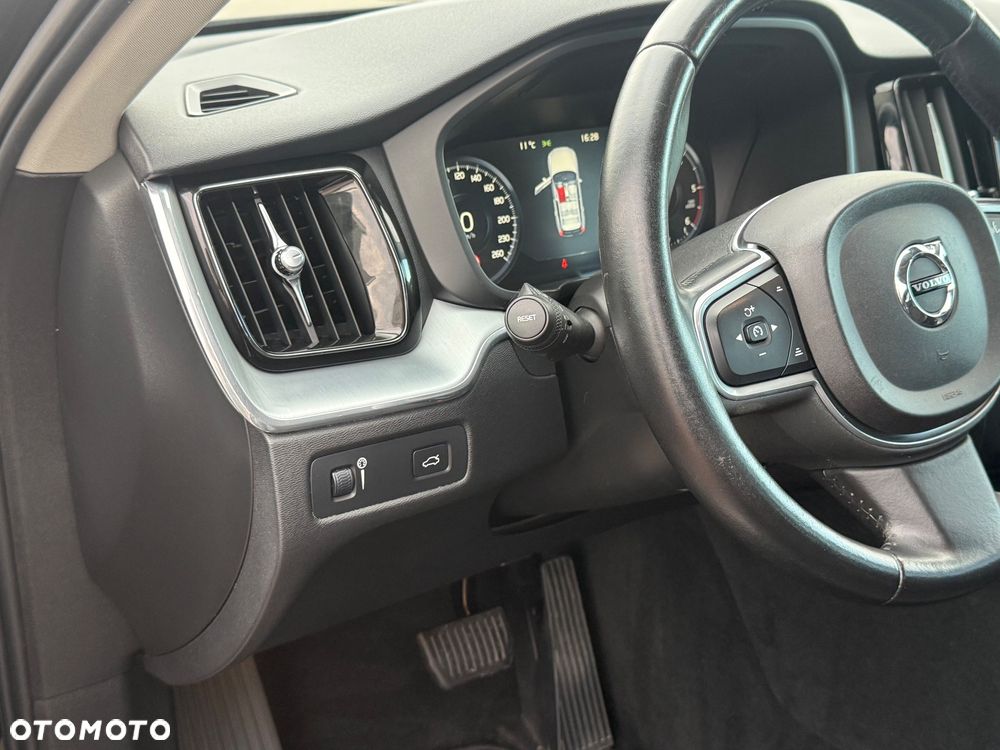 Volvo XC 60 D4 AWD Geartronic Momentum - 25