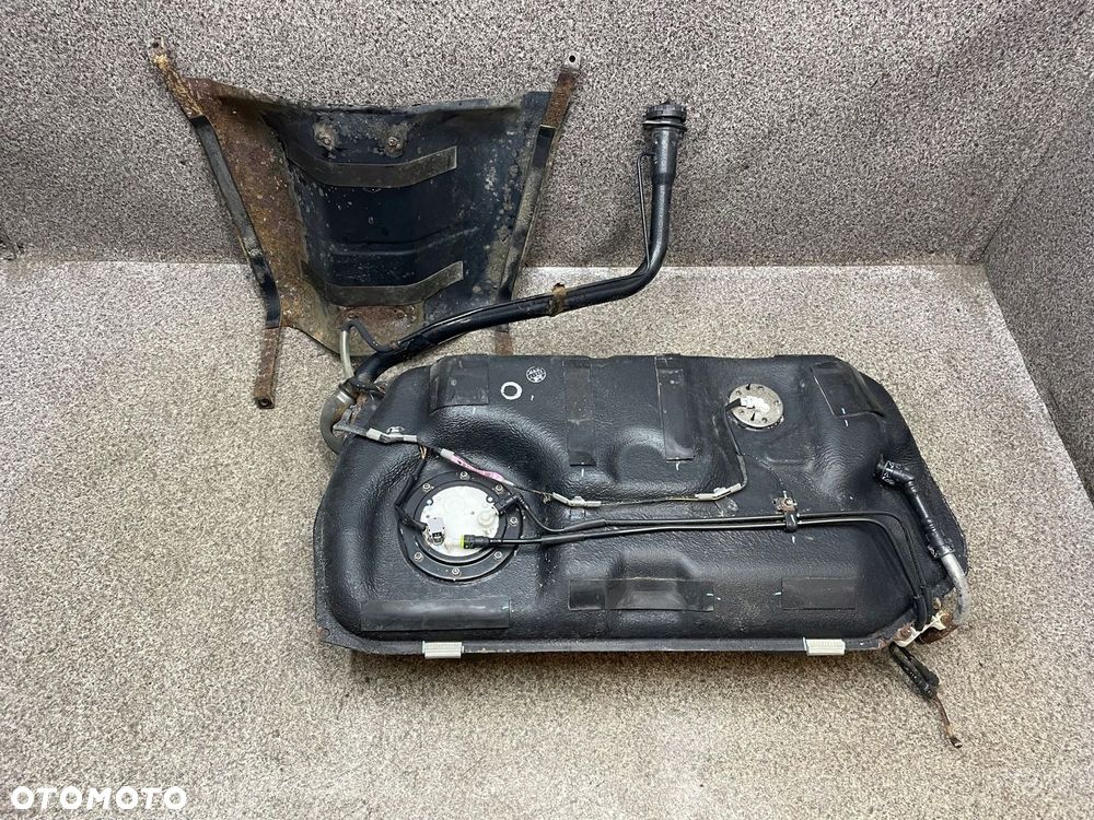 Bak zbiornik pompka pompa wlew paliwa 5D Suzuki Grand Vitara 2 II 2.7 V6 - 1