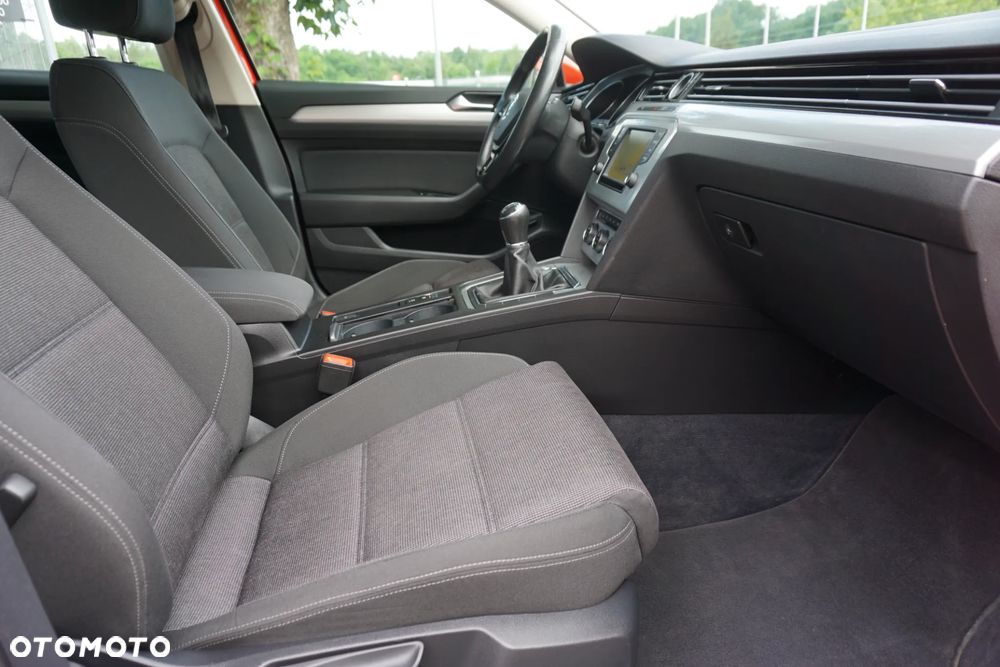 Volkswagen Passat 2.0 TDI BMT Trendline - 18