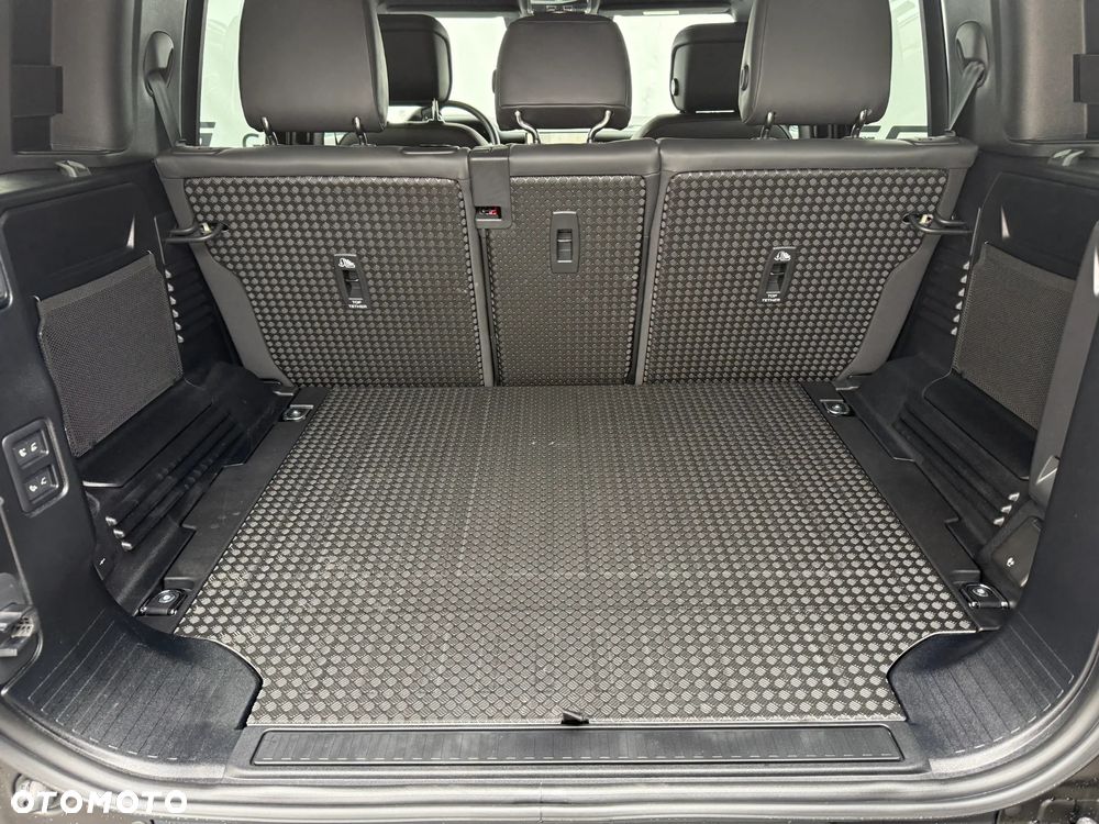 Land Rover Defender 110 D300 X-Dynamic HSE - 18
