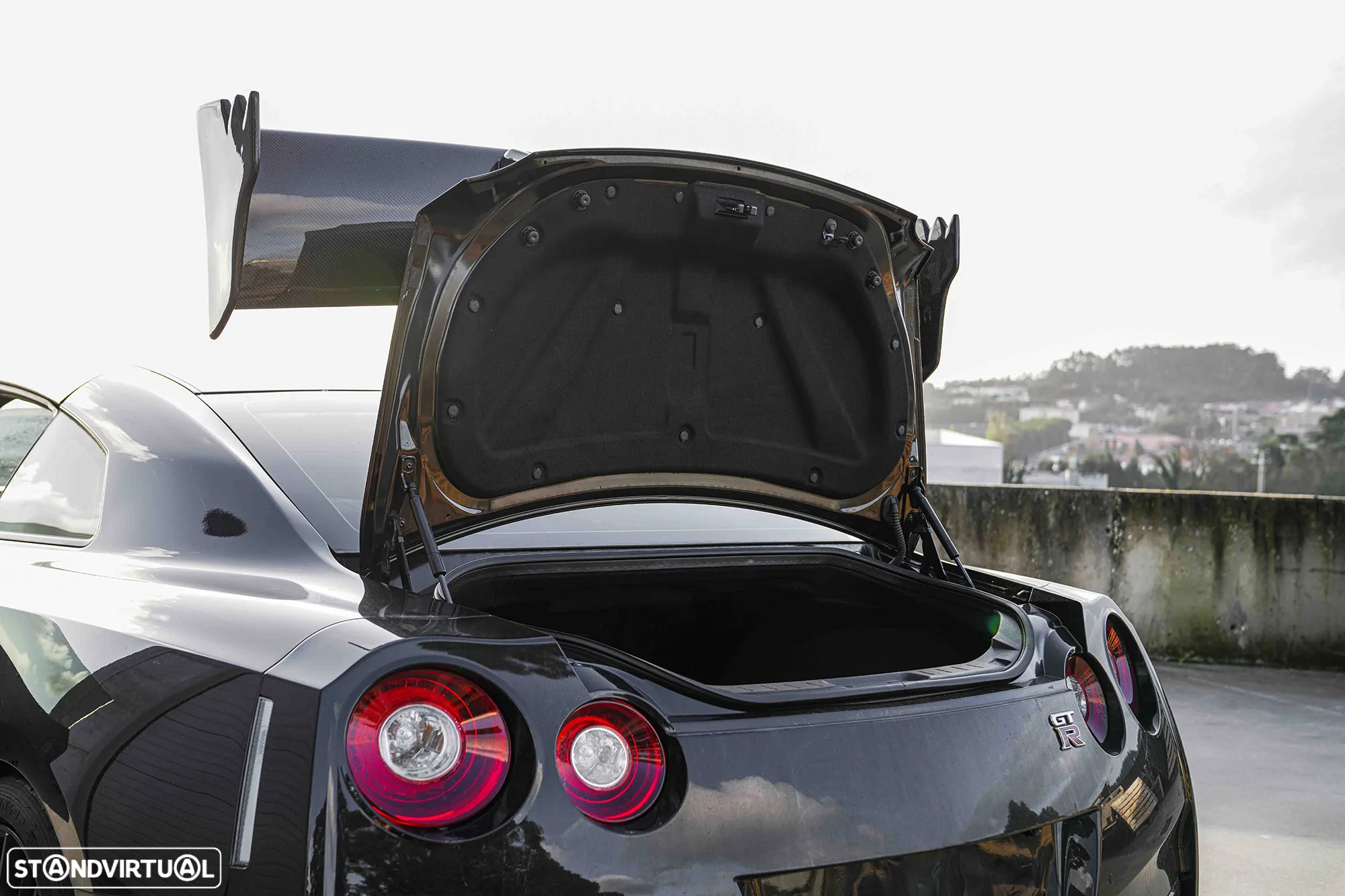 Nissan GT-R Black Edition - 11