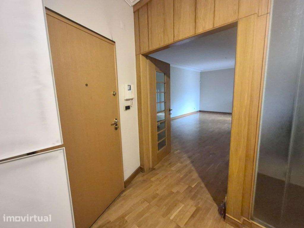Apartamento T2 Central com Piscina - Grande imagem: 3/34