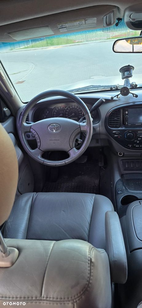 Toyota Sequoia - 15