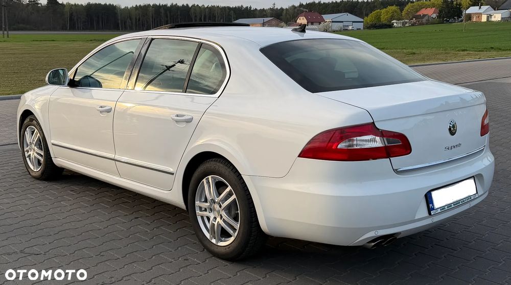 Skoda Superb 2.0 TDI 4x4 Elegance - 3