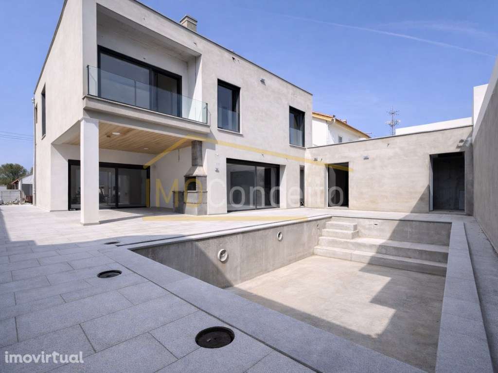 Moradia T4 | Piscina - Garagem | Entroncamento zona Bonito - Grande imagem: 2/46