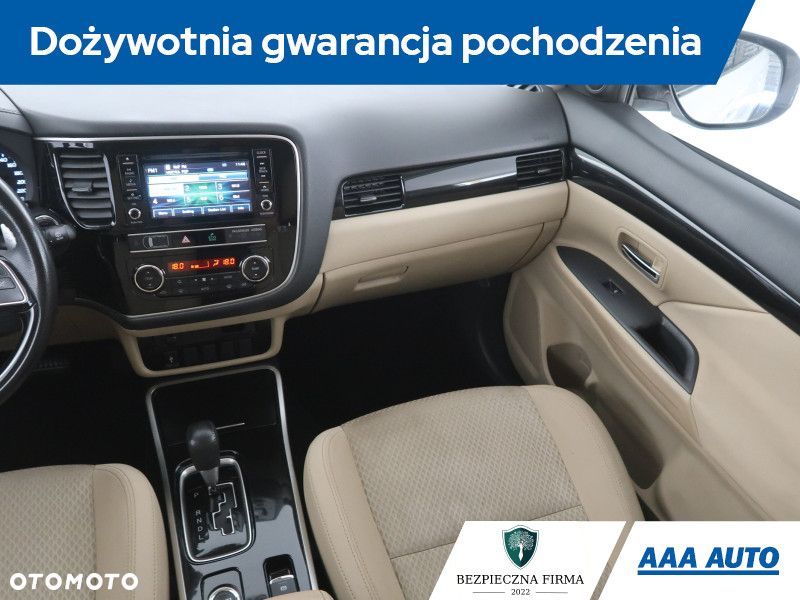 Mitsubishi Outlander - 10