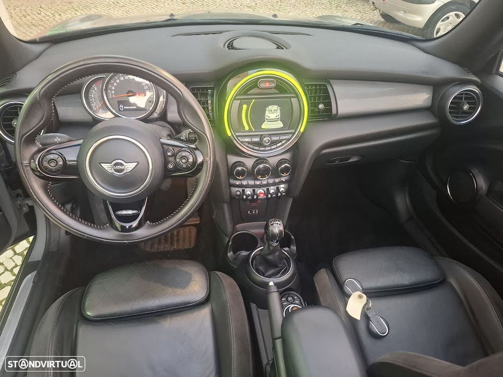 MINI Cabrio Cooper Essential - 8