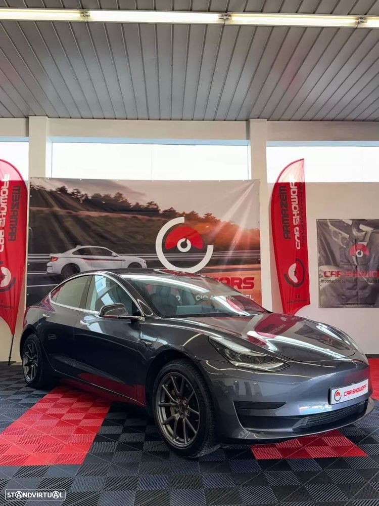 Tesla Model 3 - 3