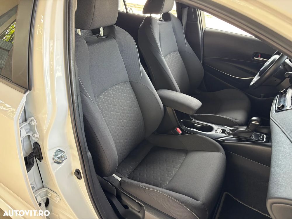 Toyota Corolla 1.8 HSD Business - 38