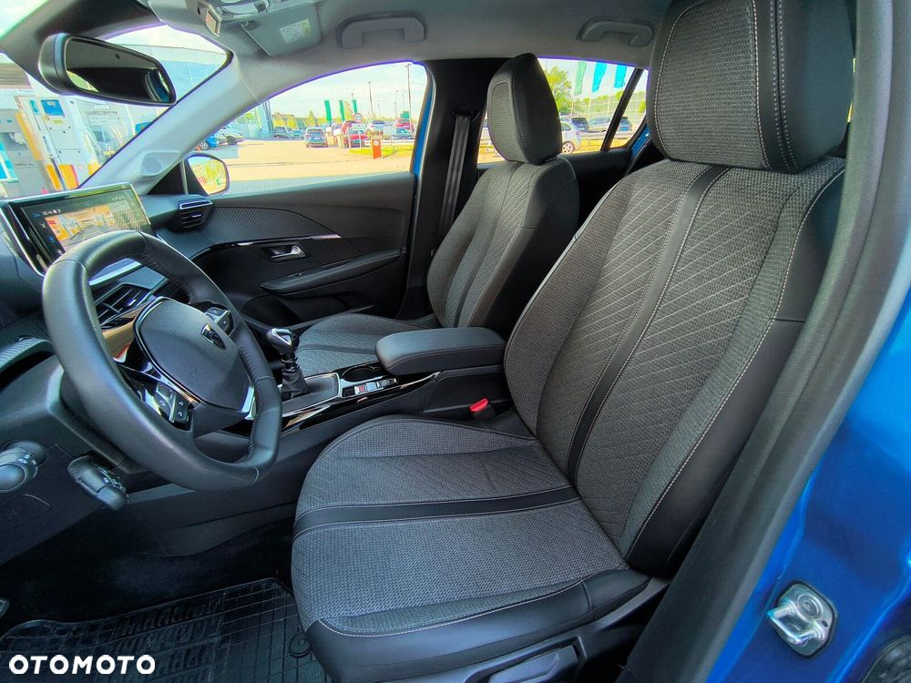 Peugeot 208 - 12
