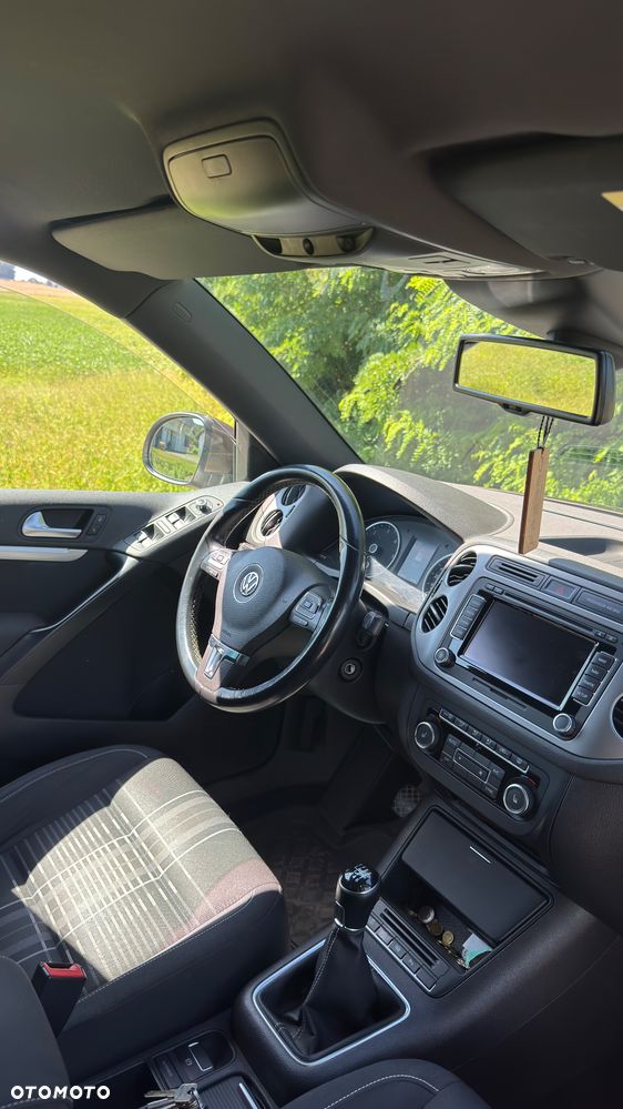 Volkswagen Tiguan 2.0 TDI DPF BlueMotion Technology Lounge Sport & Style - 11
